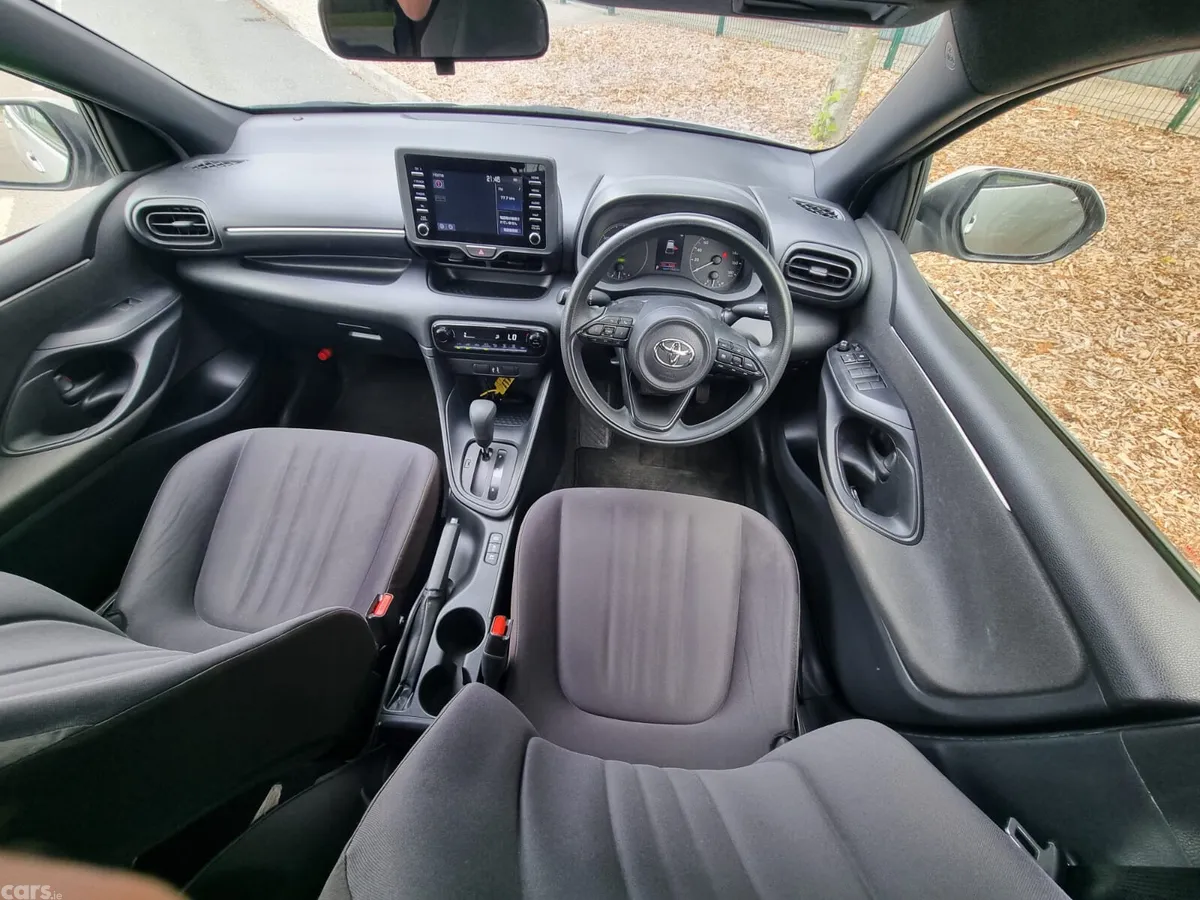 Toyota Yaris Hatchback, Petrol, 2021, Silver