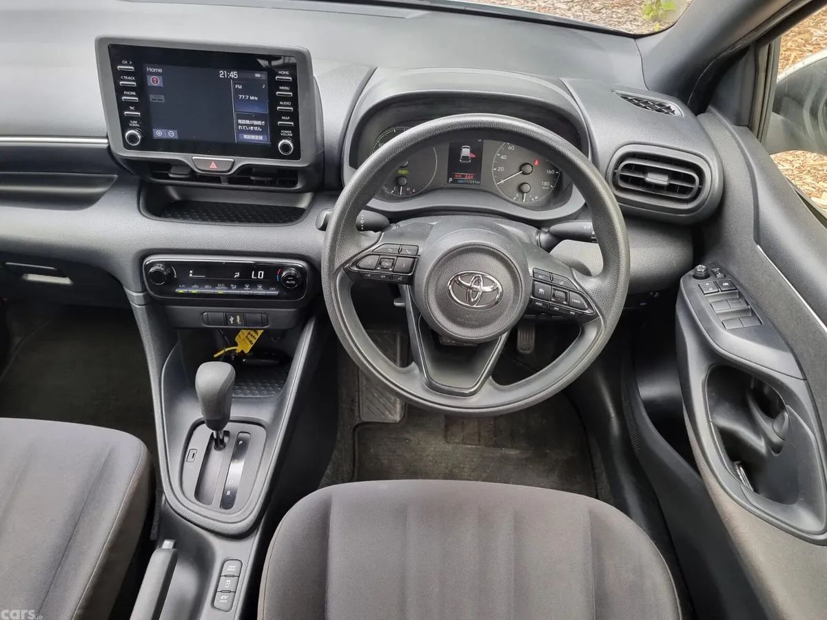 Toyota Yaris Hatchback, Petrol, 2021, Silver