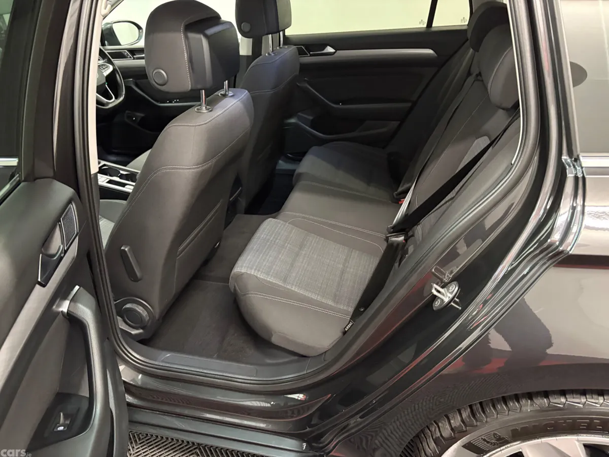 Volkswagen Passat Estate, Diesel, 2022, Grey