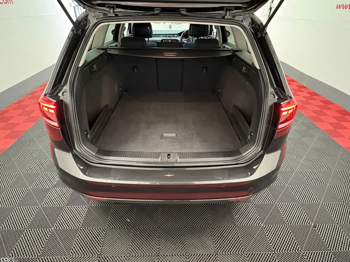 Volkswagen Passat Estate, Diesel, 2022, Grey