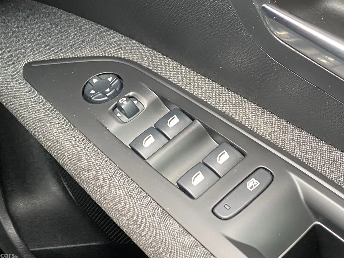 Peugeot 3008 MPV, Diesel, 2020, Black