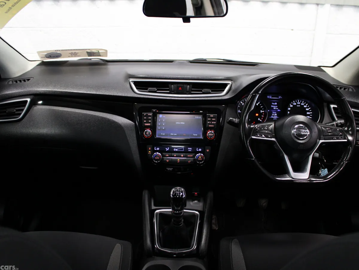 Nissan Qashqai MPV, Diesel, 2019, Black