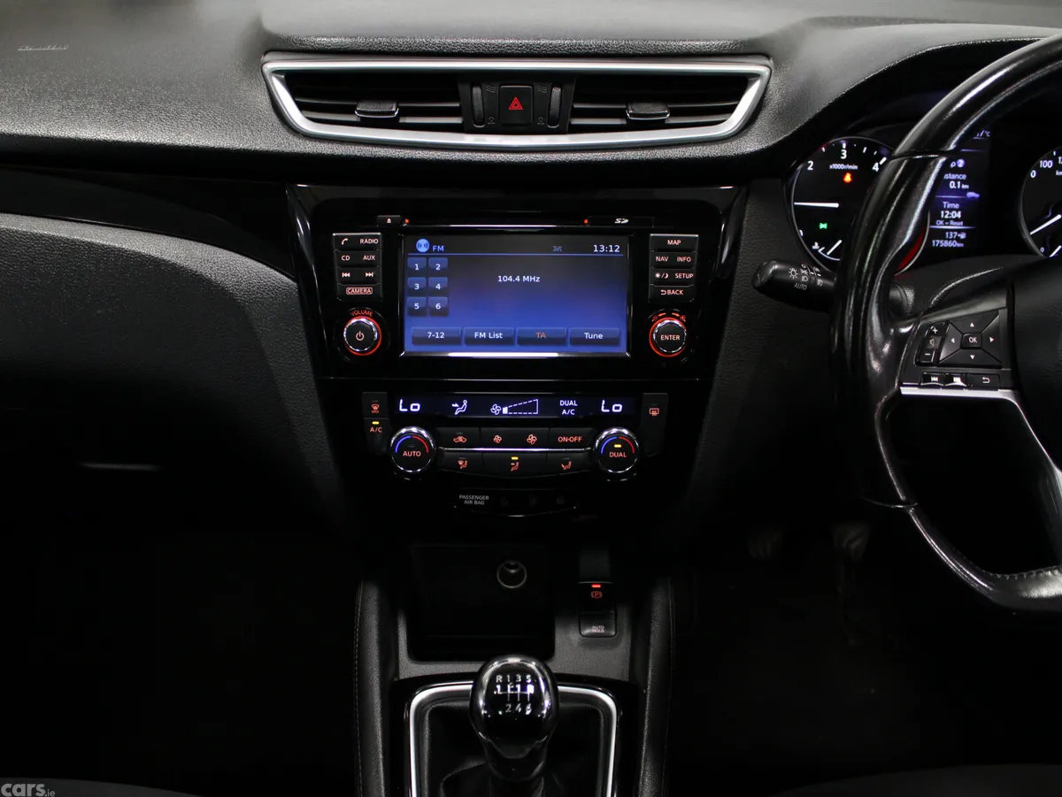 Nissan Qashqai MPV, Diesel, 2019, Black