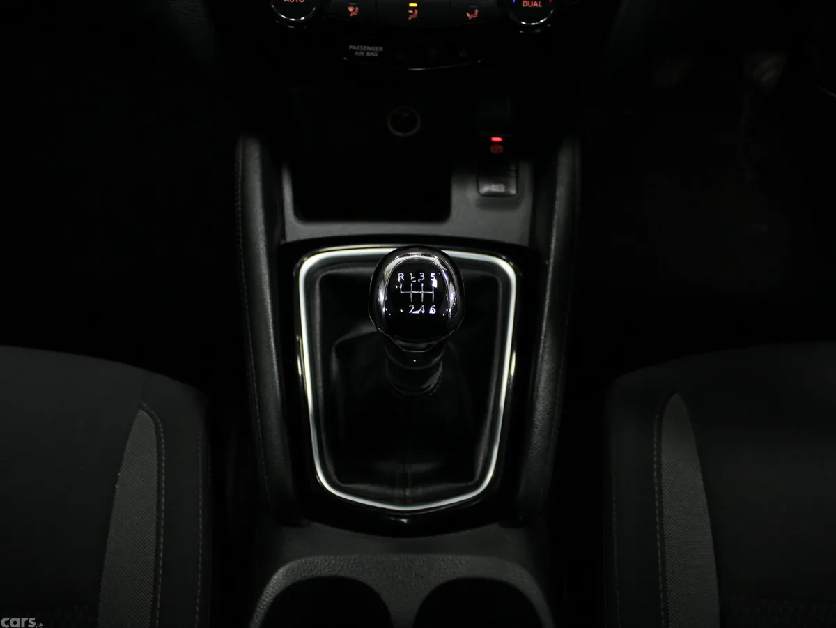 Nissan Qashqai MPV, Diesel, 2019, Black