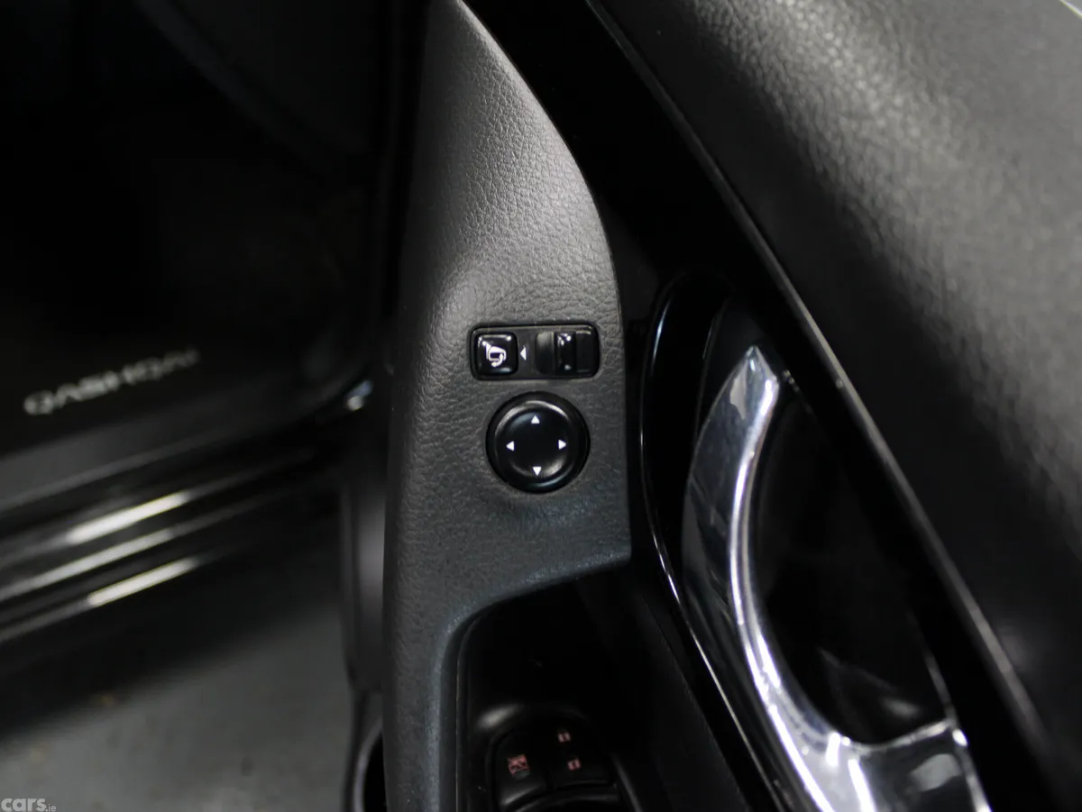 Nissan Qashqai MPV, Diesel, 2019, Black