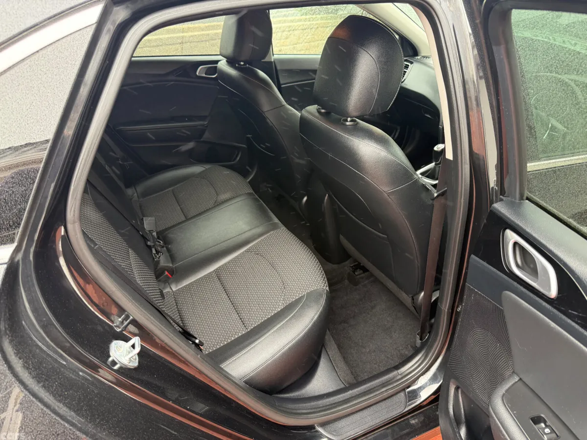 Kia Ceed Hatchback, Diesel Hybrid, 2021, Black