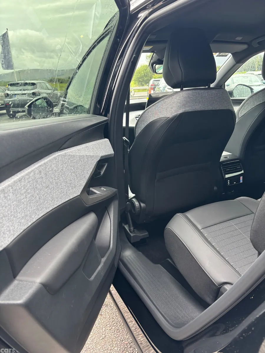 Peugeot 5008 MPV, Petrol, 2025, Black