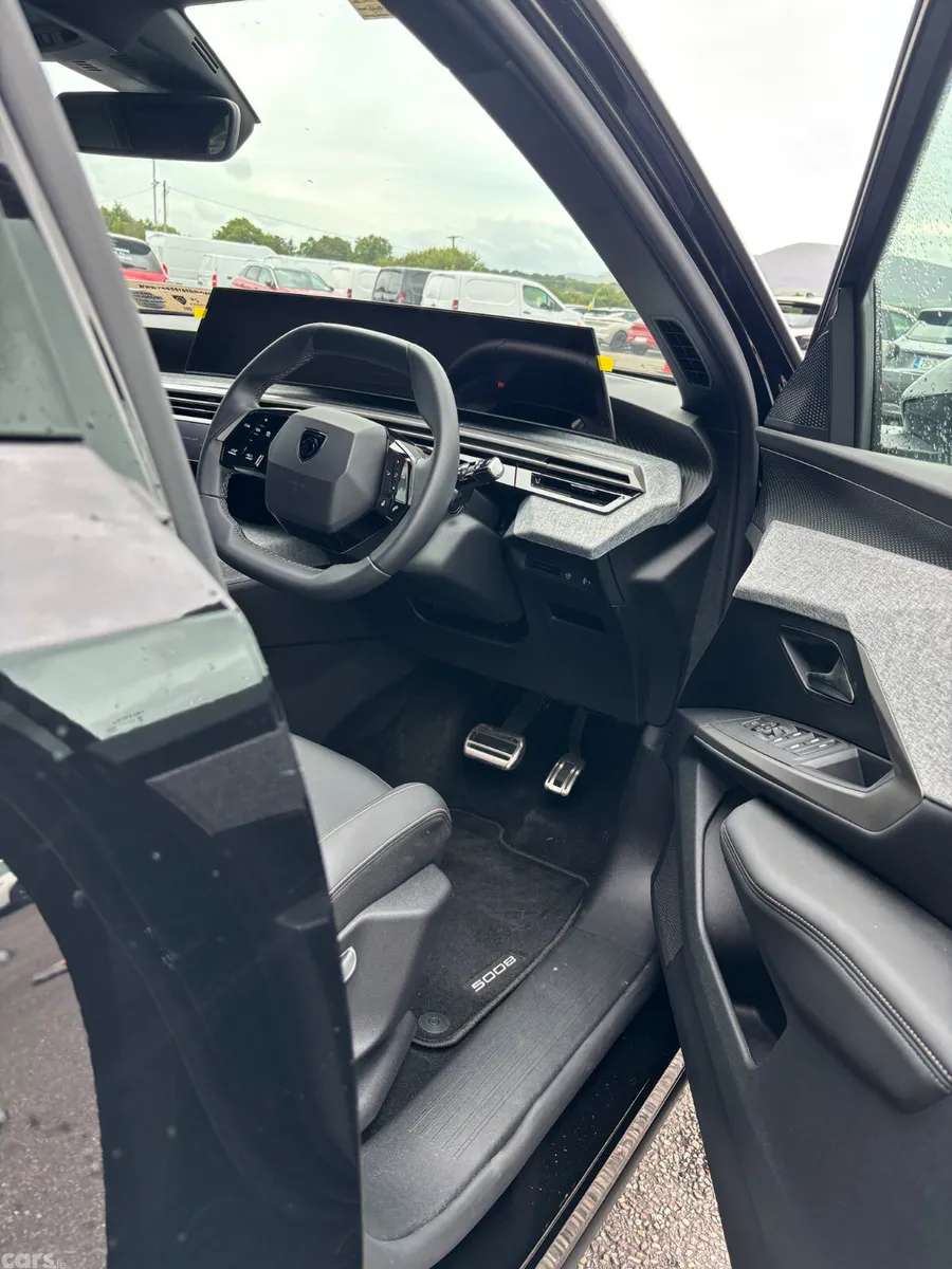Peugeot 5008 MPV, Petrol, 2025, Black