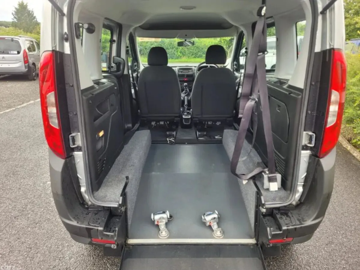 Fiat Doblo MPV, Petrol, 2017, Silver