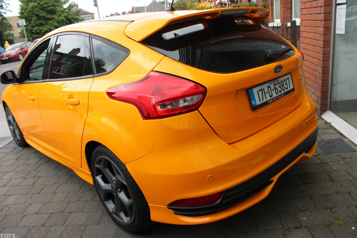 Ford Focus Hatchback, Petrol, 2017, Yellow