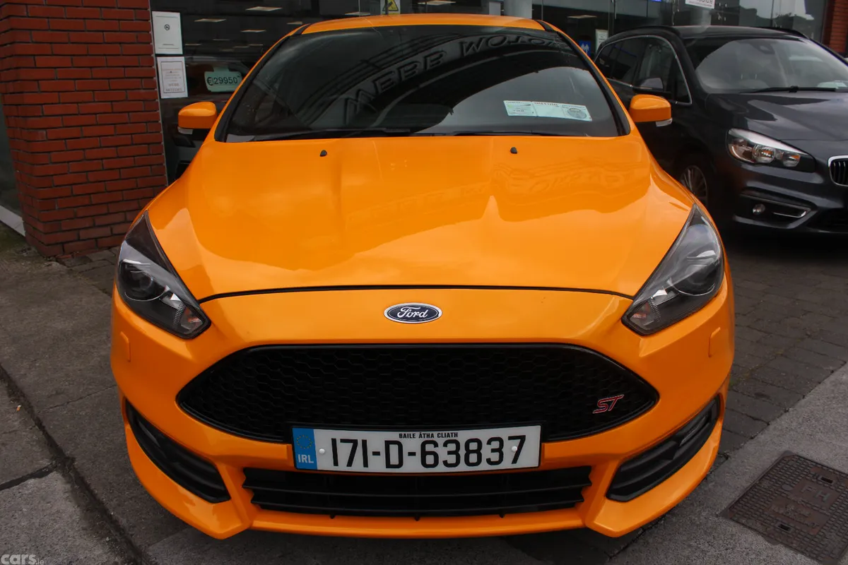 Ford Focus Hatchback, Petrol, 2017, Yellow