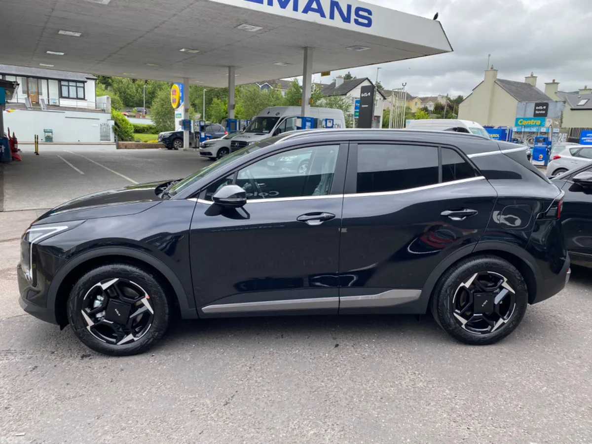 Kia Sportage SUV, Diesel Hybrid, 2025, Black
