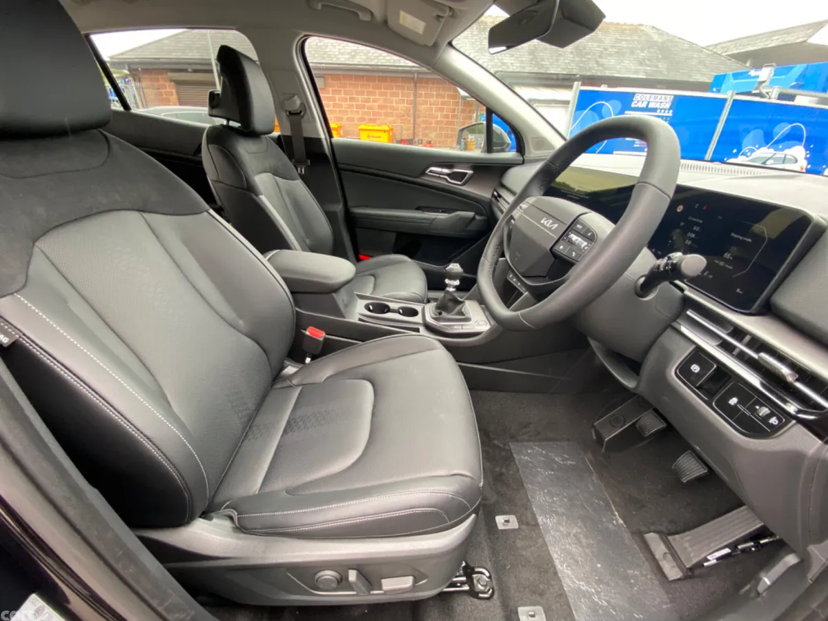 Kia Sportage SUV, Diesel Hybrid, 2025, Black