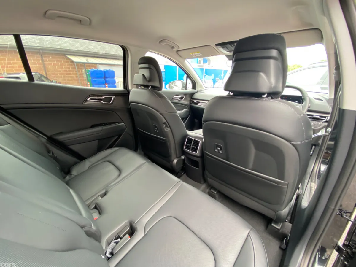 Kia Sportage SUV, Diesel Hybrid, 2025, Black