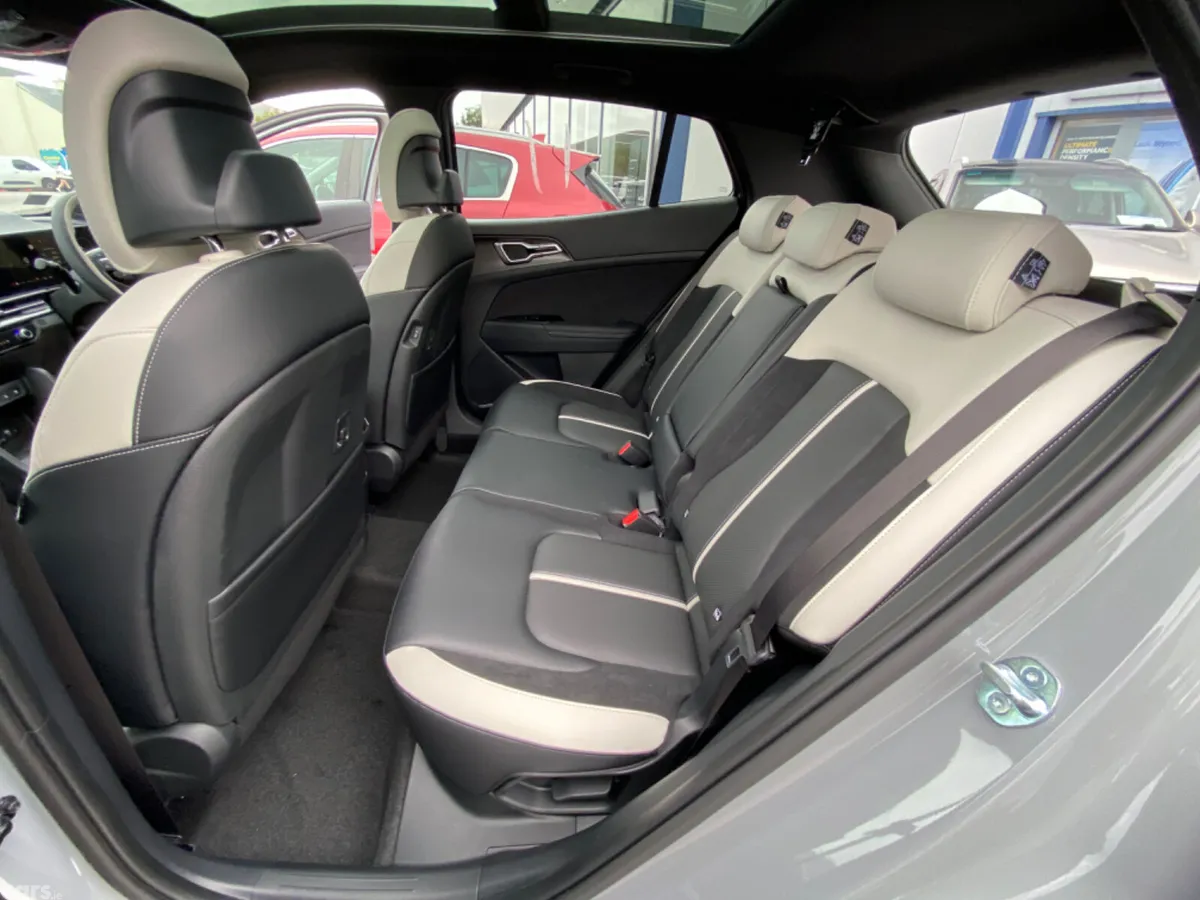 Kia Sportage SUV, Diesel Hybrid, 2025, Black