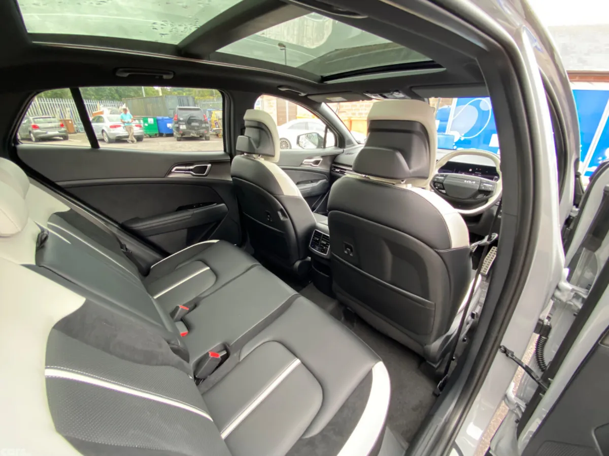 Kia Sportage SUV, Diesel Hybrid, 2025, Black