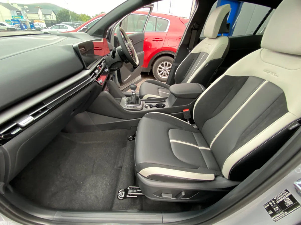 Kia Sportage SUV, Diesel Hybrid, 2025, Black