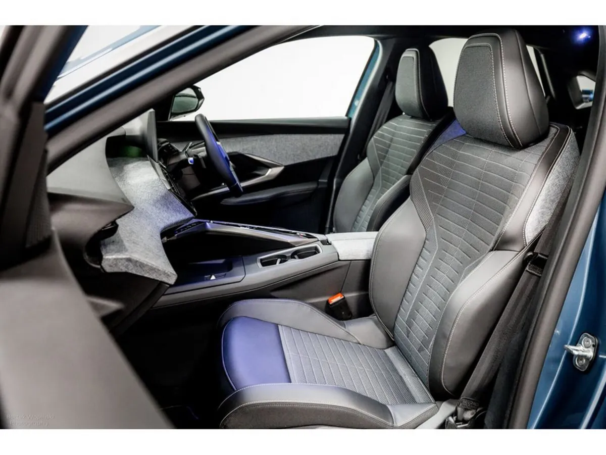 Peugeot 3008 SUV, Electric, 2026, Blue