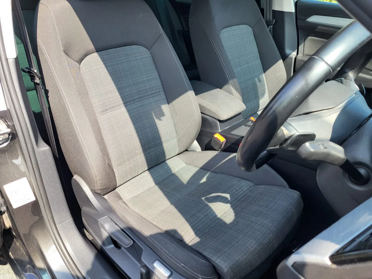Volkswagen Passat Saloon, Diesel, 2021, Grey
