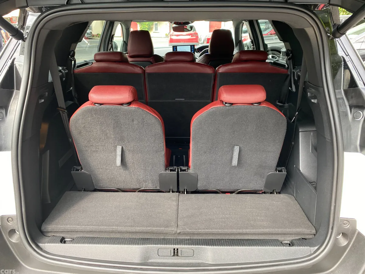 Peugeot 5008 MPV, Diesel, 2022, White