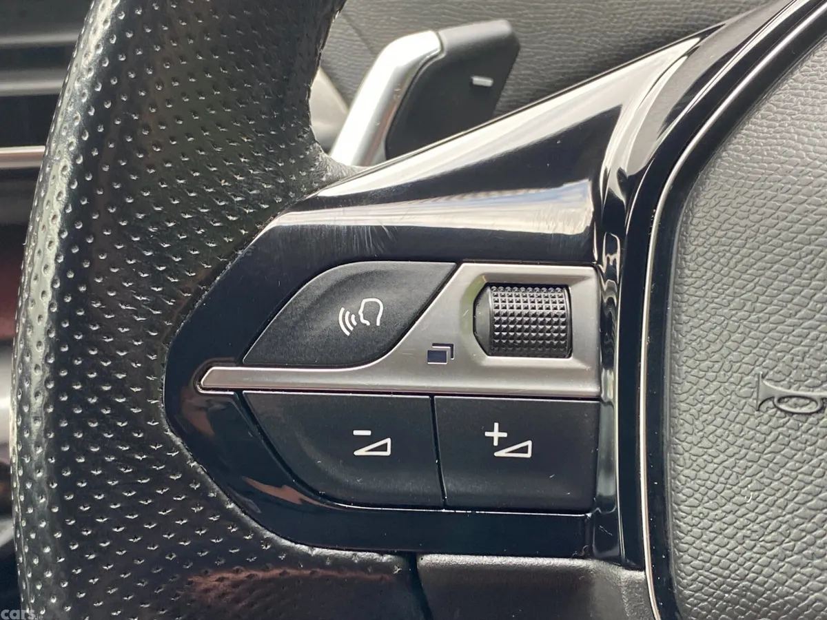 Peugeot 5008 MPV, Diesel, 2022, White