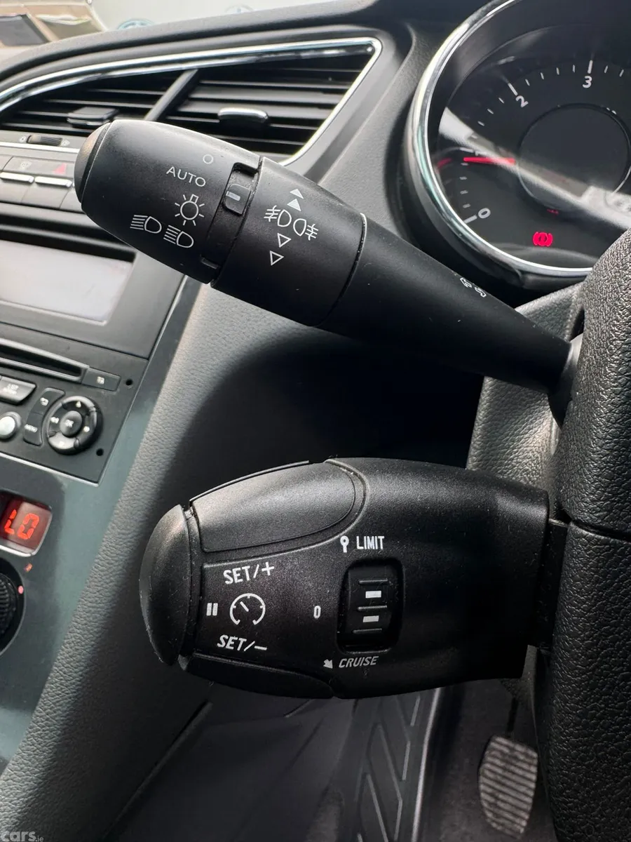 Peugeot 5008 MPV, Diesel, 2015, Grey