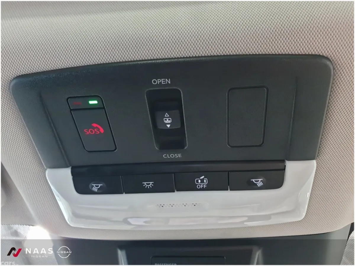 Nissan Qashqai MPV, Petrol, 2023, Red