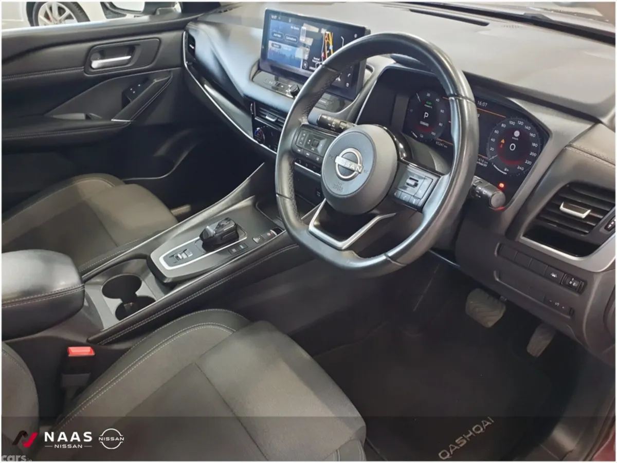 Nissan Qashqai MPV, Petrol, 2023, Red