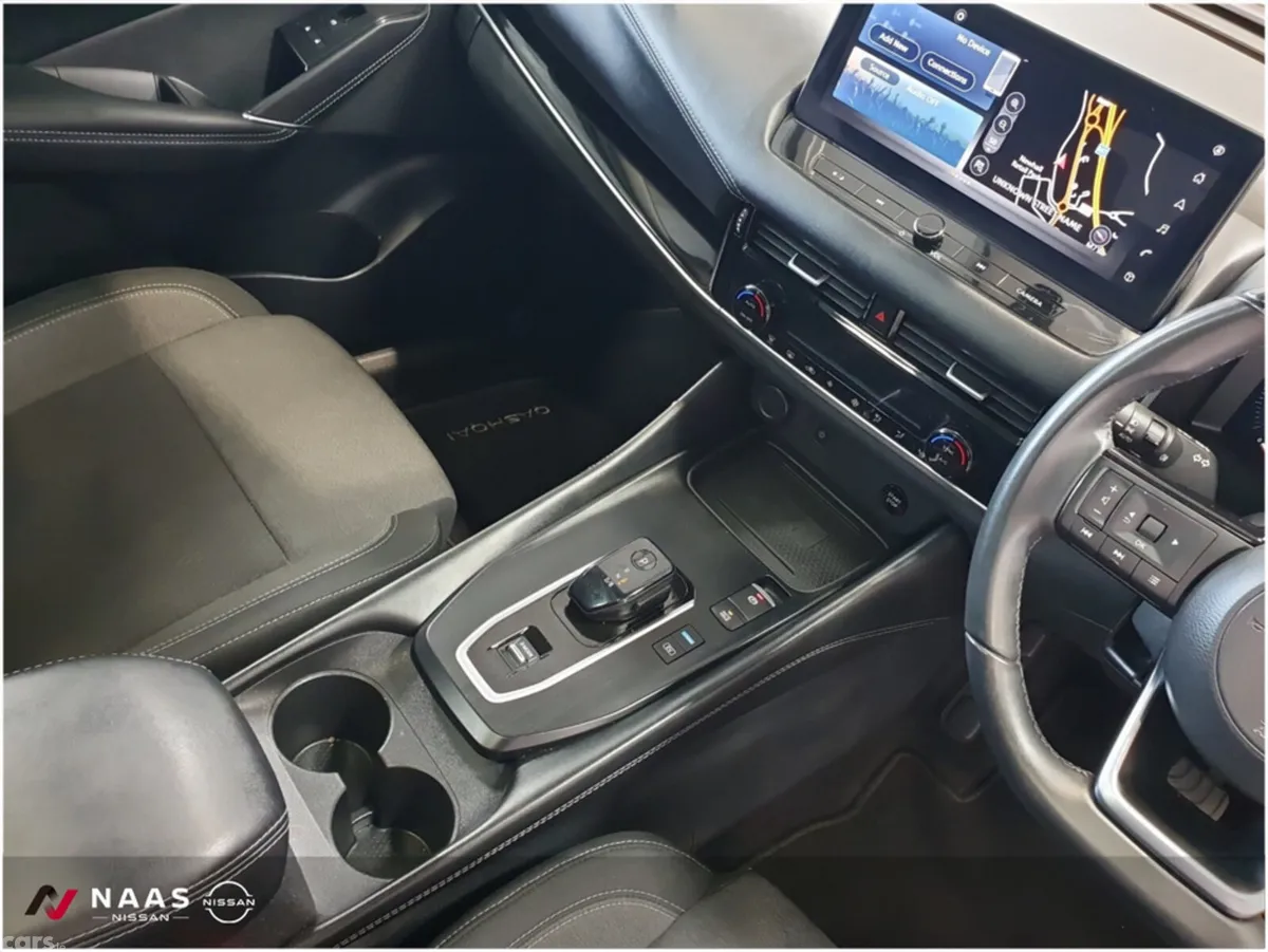 Nissan Qashqai MPV, Petrol, 2023, Red