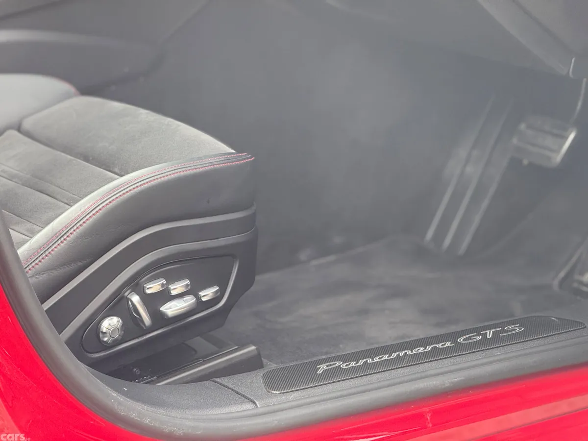 Porsche Panamera Hatchback, Petrol, 2019, Red