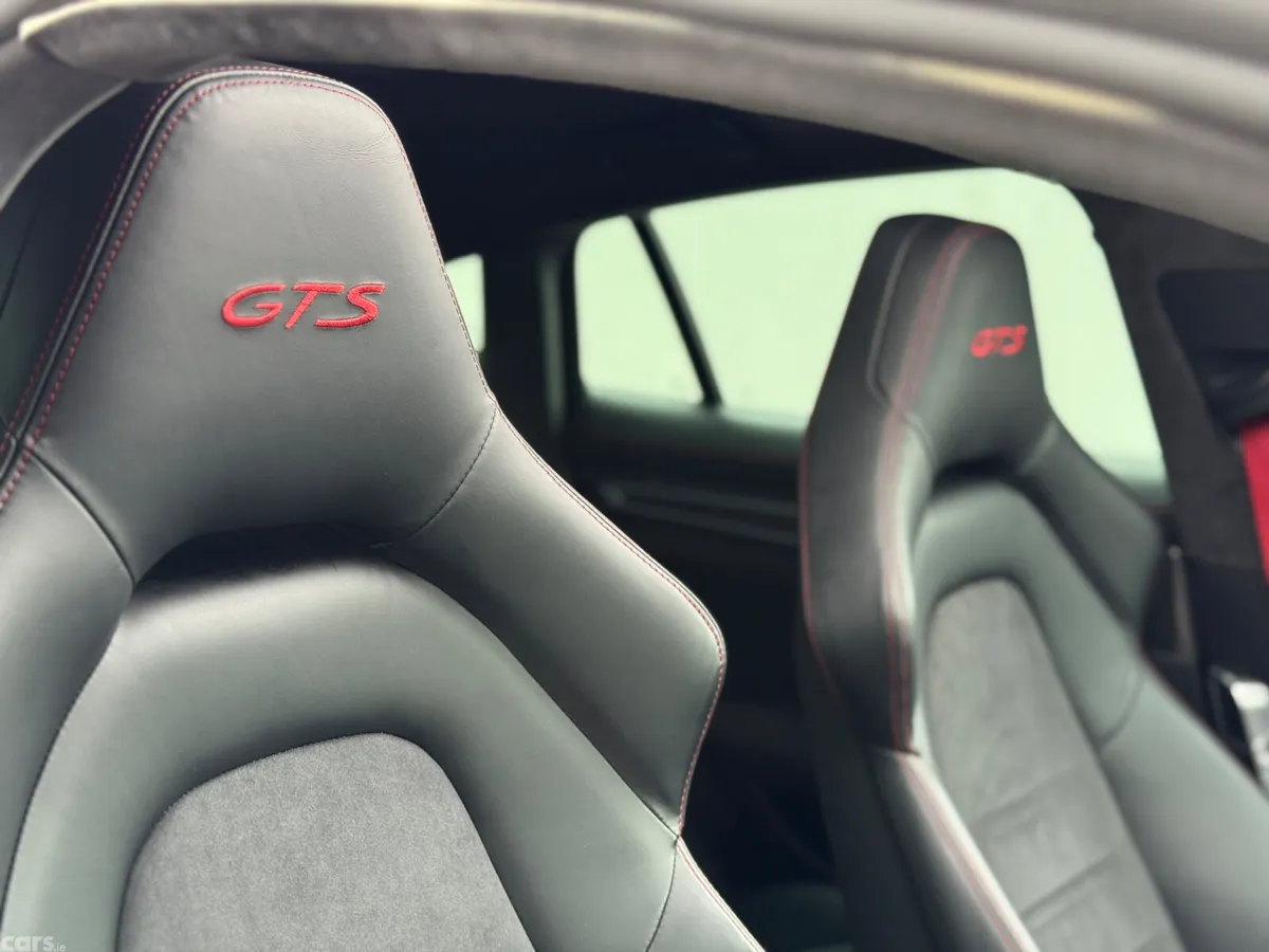 Porsche Panamera Hatchback, Petrol, 2019, Red