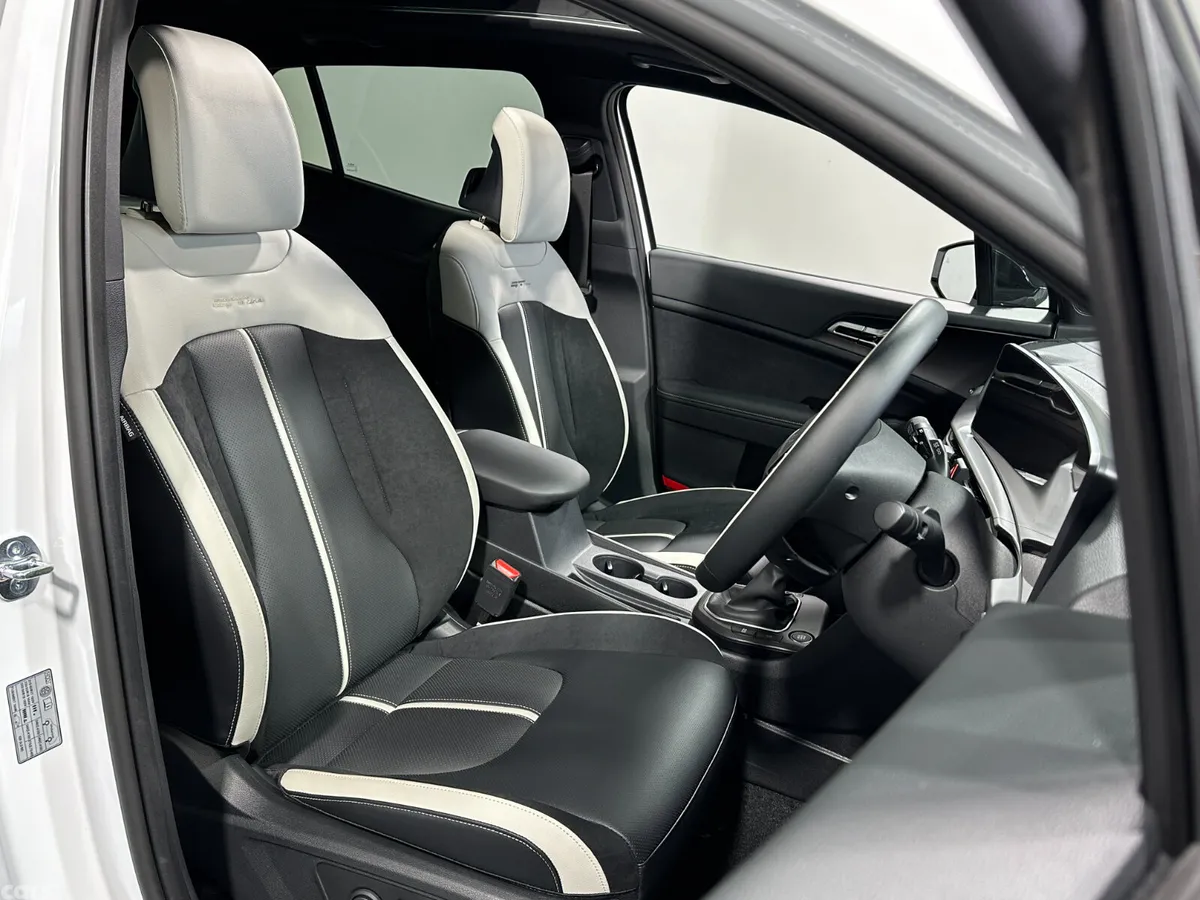 Kia Sportage SUV, Diesel Hybrid, 2026, White