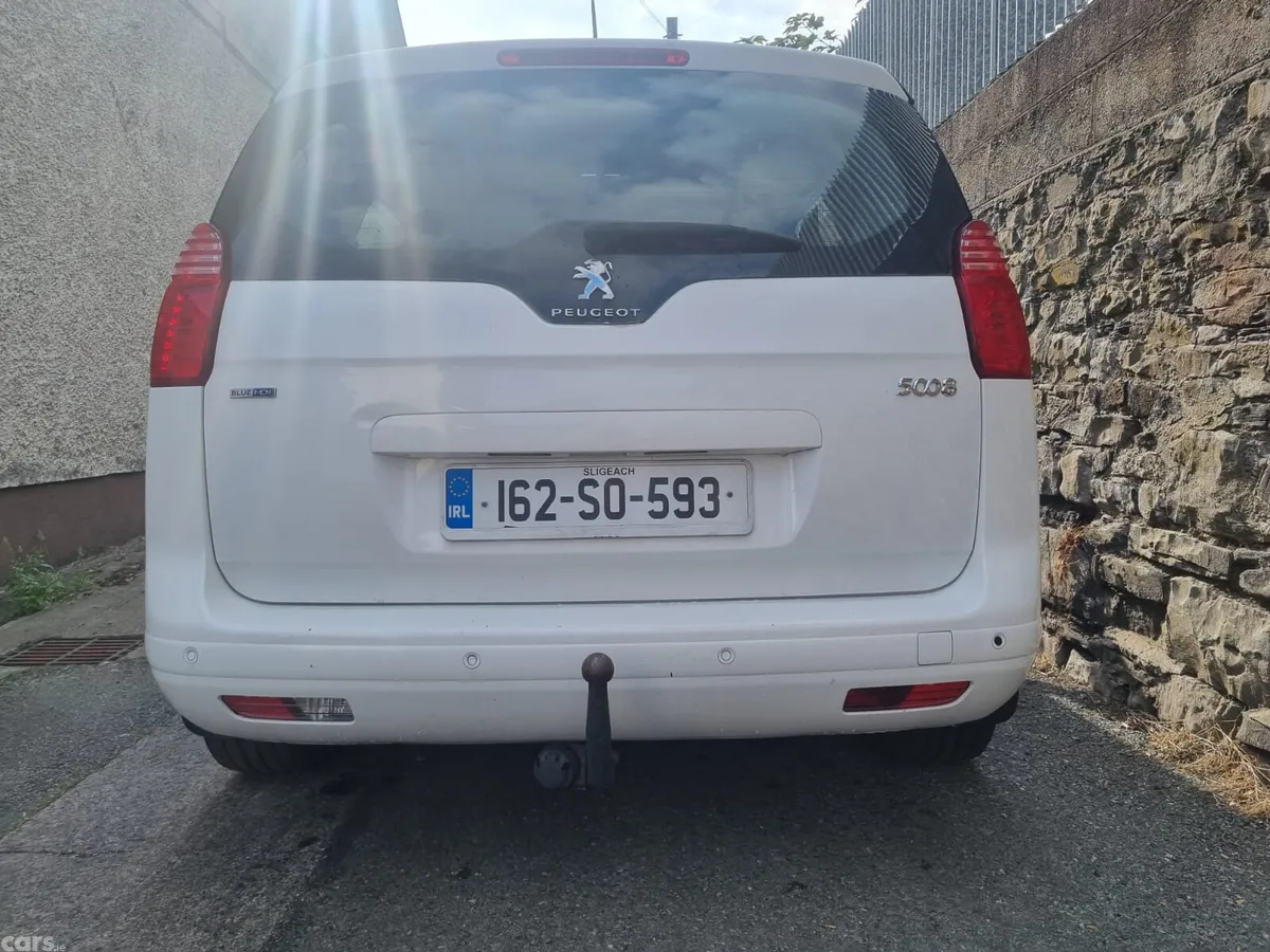 Peugeot 5008 MPV, Diesel, 2016, White