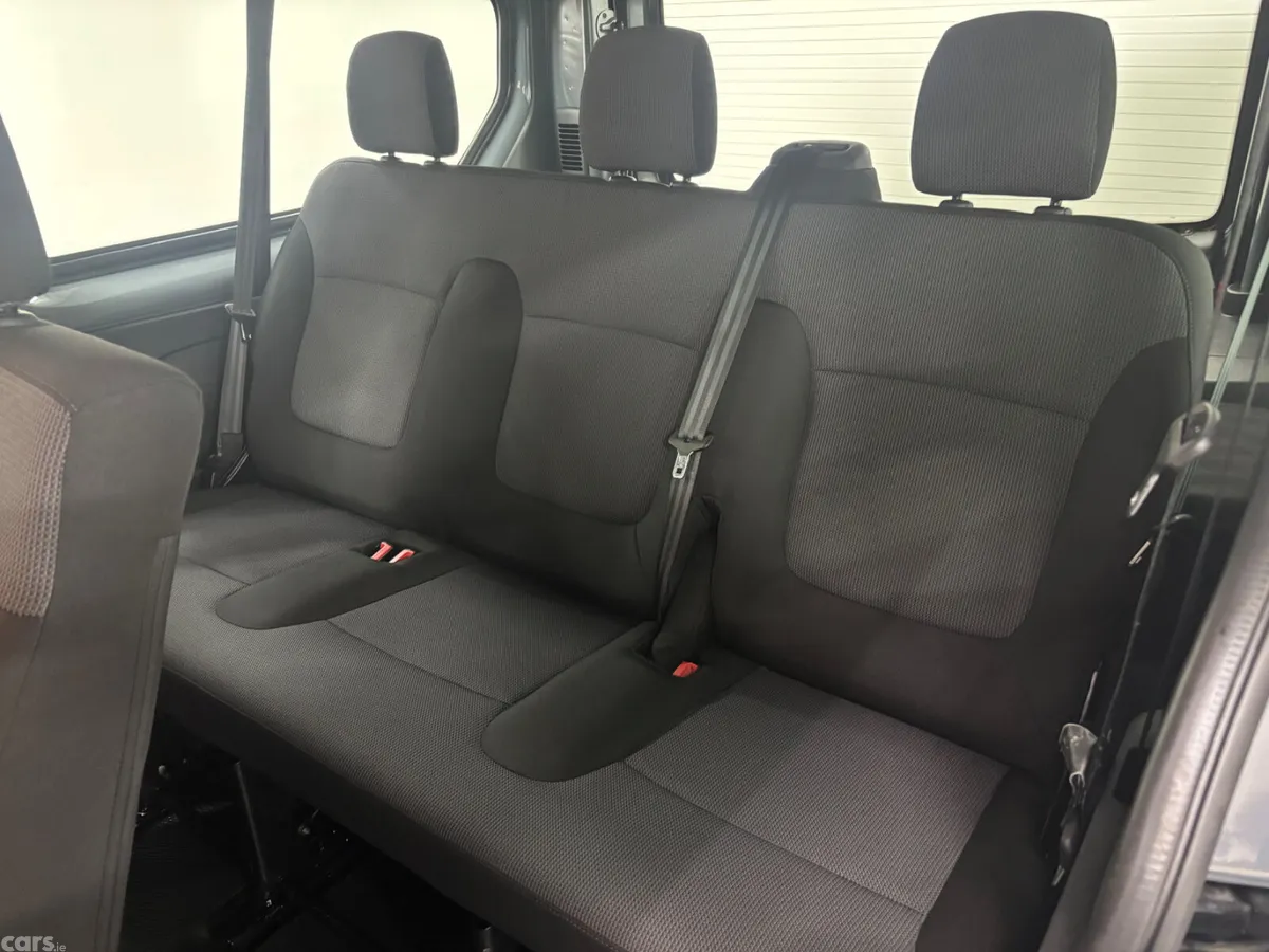 Renault Trafic Minibus, Diesel, 2023, Grey