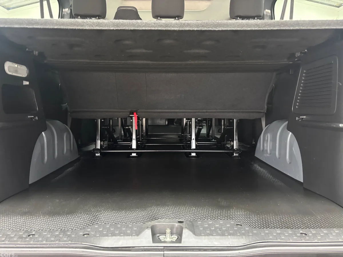 Renault Trafic Minibus, Diesel, 2023, Grey