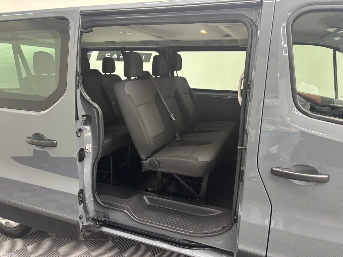 Renault Trafic Minibus, Diesel, 2023, Grey