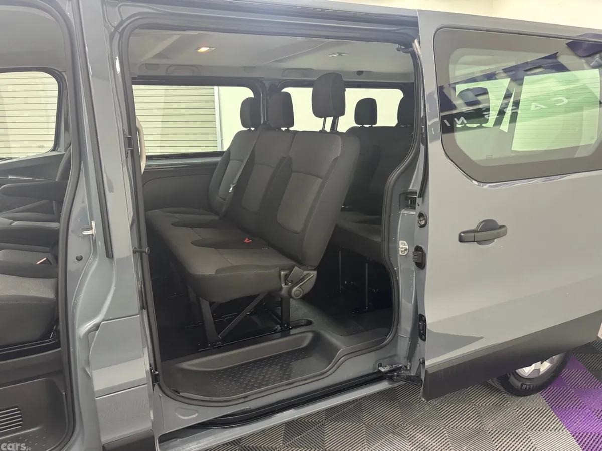 Renault Trafic Minibus, Diesel, 2023, Grey