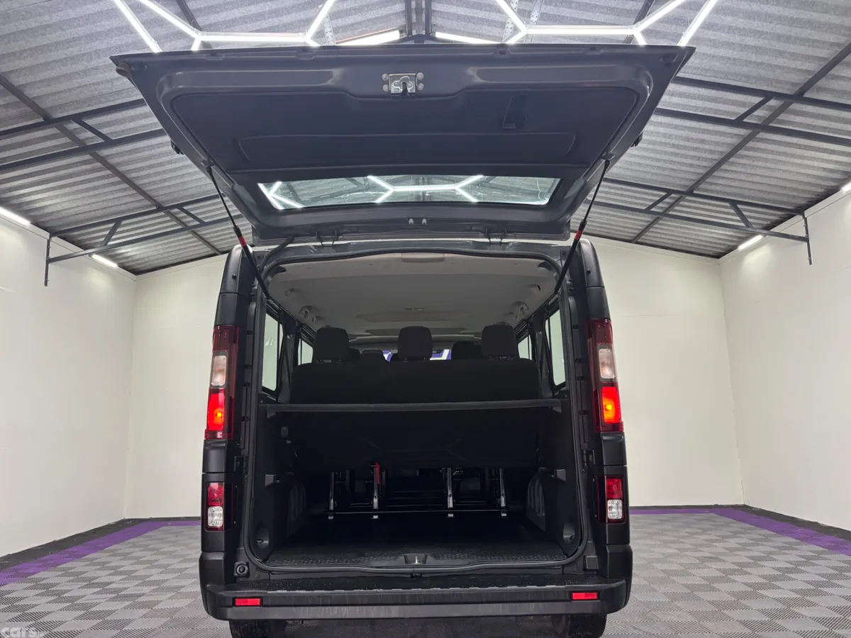 Renault Trafic Minibus, Diesel, 2023, Grey