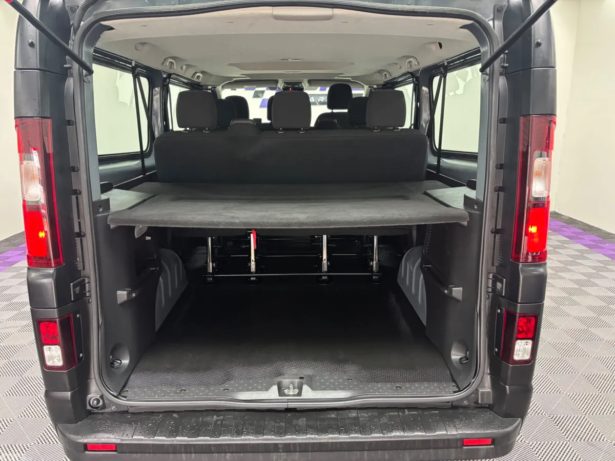 Renault Trafic Minibus, Diesel, 2023, Grey