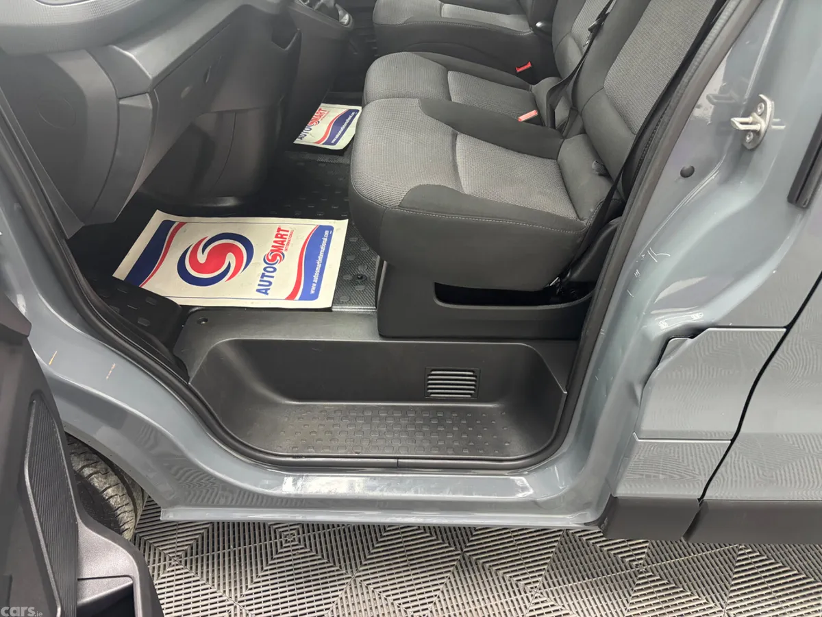 Renault Trafic Minibus, Diesel, 2023, Grey