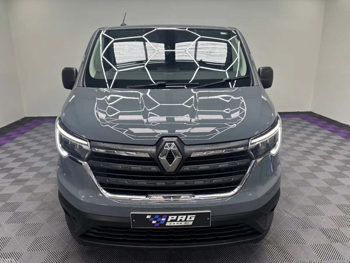 Renault Trafic Minibus, Diesel, 2023, Grey