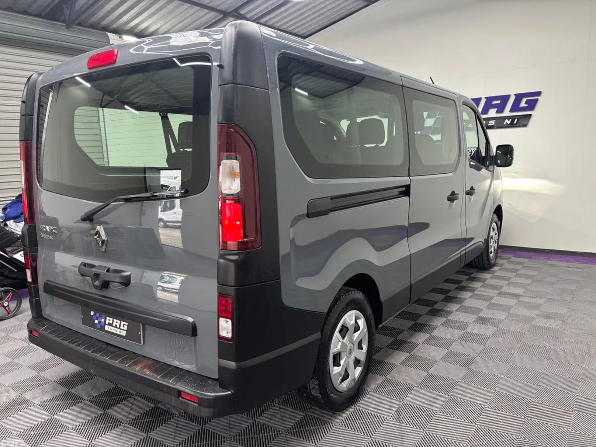 Renault Trafic Minibus, Diesel, 2023, Grey