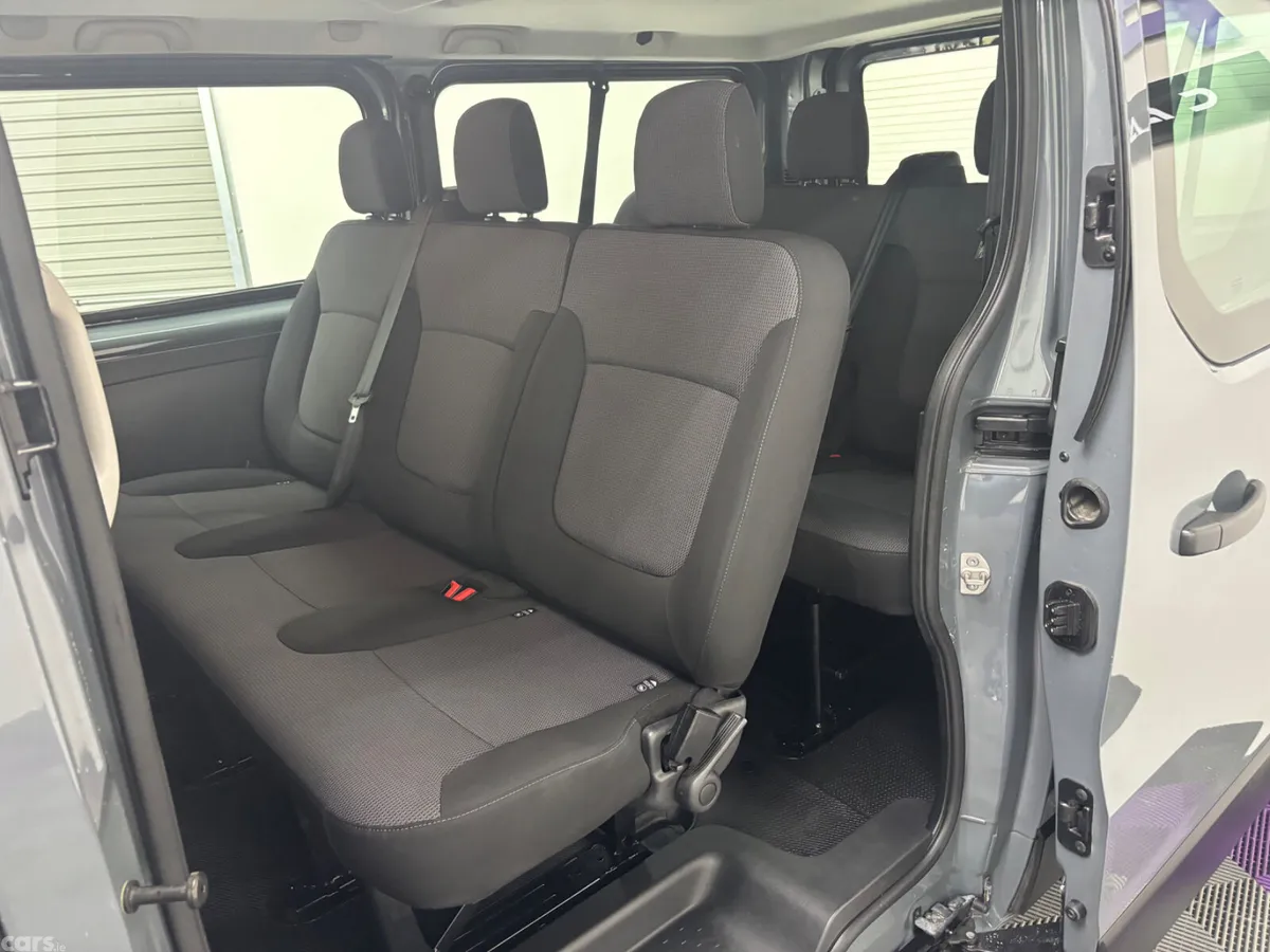 Renault Trafic Minibus, Diesel, 2023, Grey