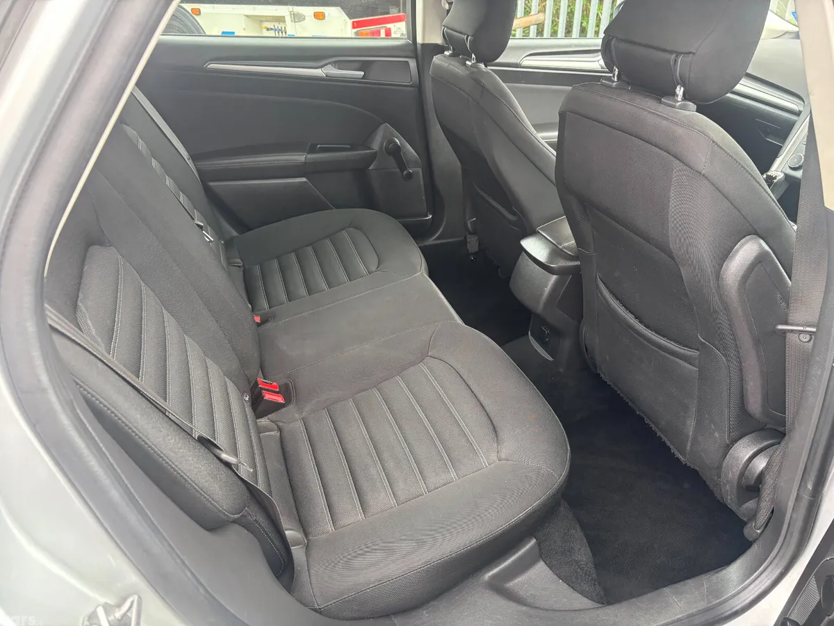 Ford Mondeo Hatchback, Diesel, 2015, Silver
