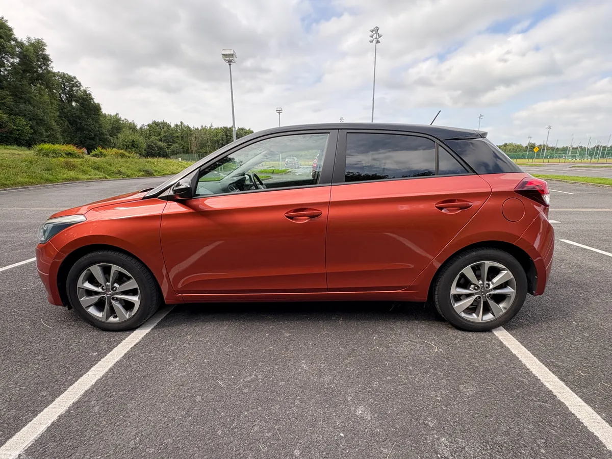 Hyundai i20 Hatchback, Petrol, 2017, Orange