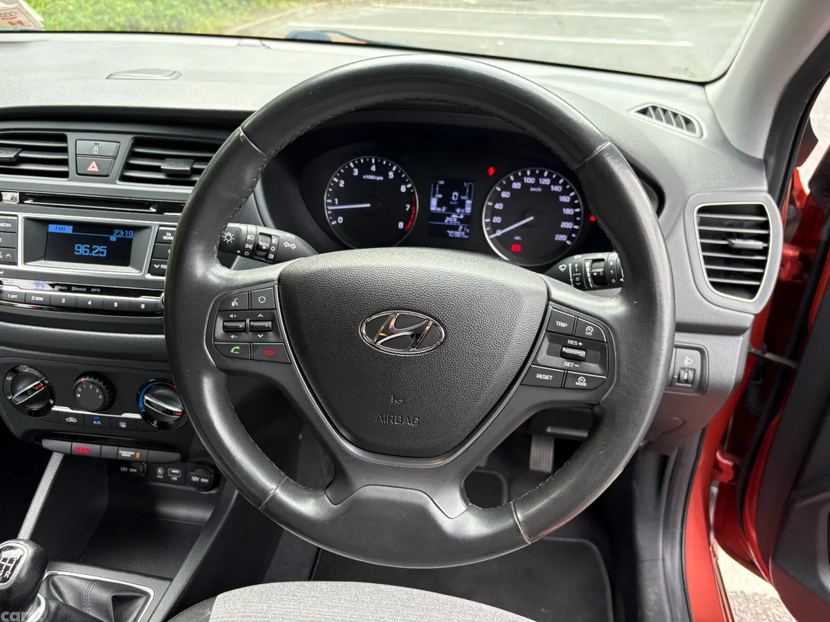 Hyundai i20 Hatchback, Petrol, 2017, Orange