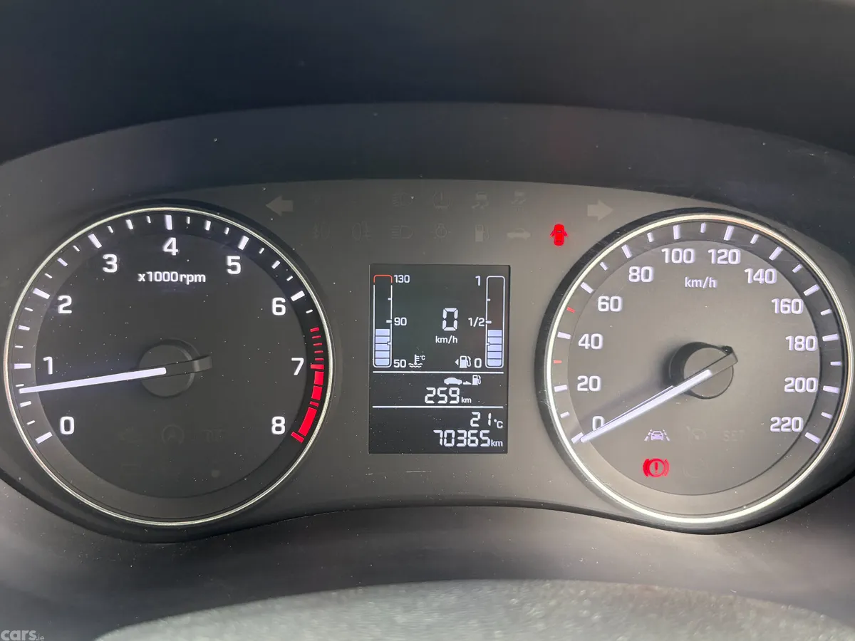 Hyundai i20 Hatchback, Petrol, 2017, Orange