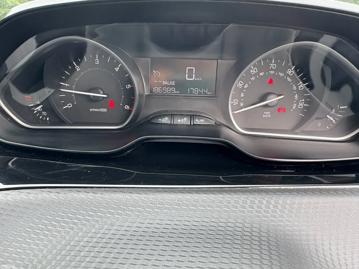 Peugeot 2008 SUV, Diesel, 2016, White