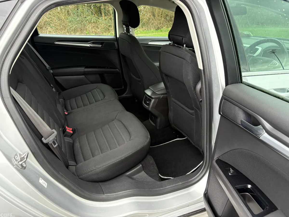 Ford Mondeo Hatchback, Diesel, 2015, Silver