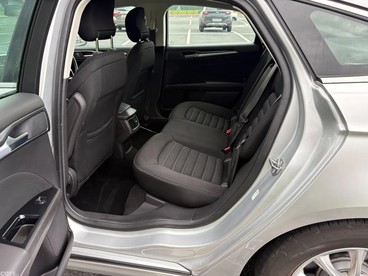 Ford Mondeo Hatchback, Diesel, 2015, Silver